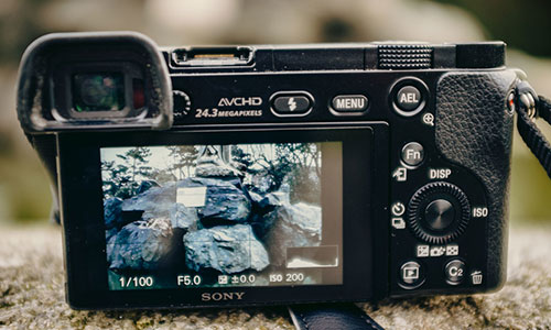 دوربین سونی آلفا a6000 با لنز 16-50