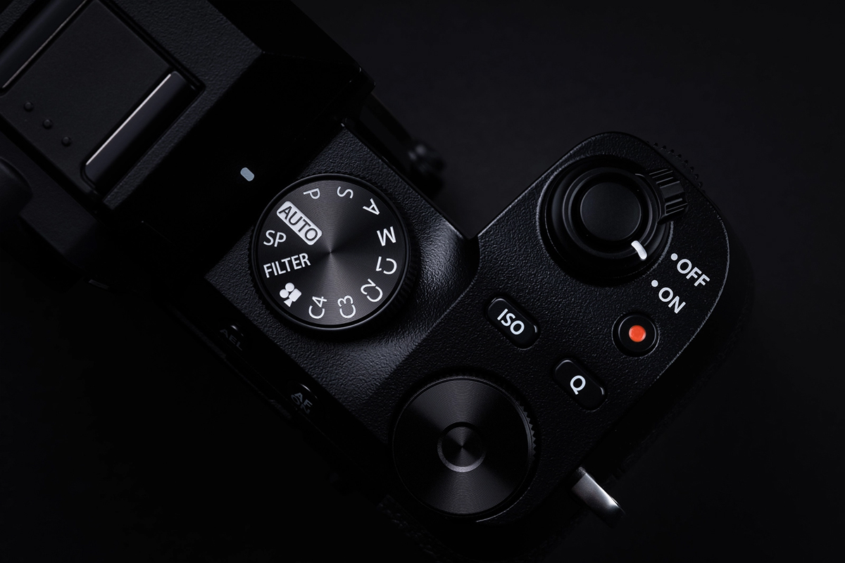 دوربین بدون آینه فوجی فیلم FUJIFILM X-S10