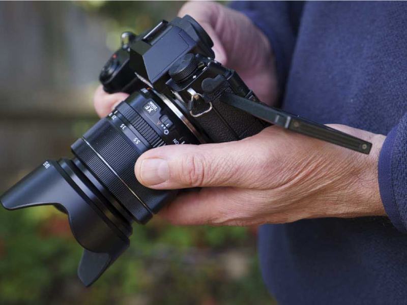 دوربین بدون آینه فوجی فیلم FUJIFILM X-S10