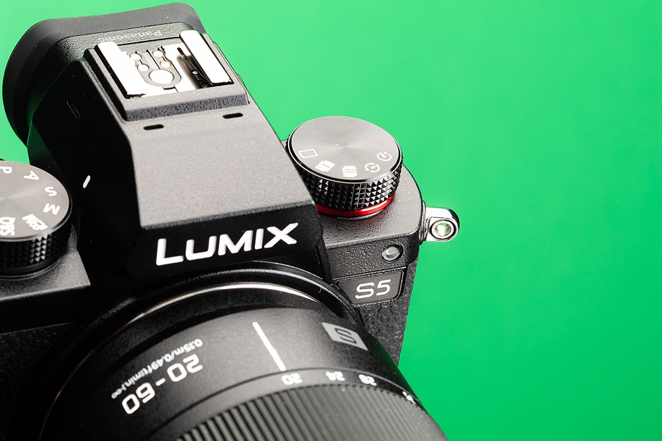 دوربین پاناسونیک LUMIX S5  جز بهترین دوربین برای یوتیوب